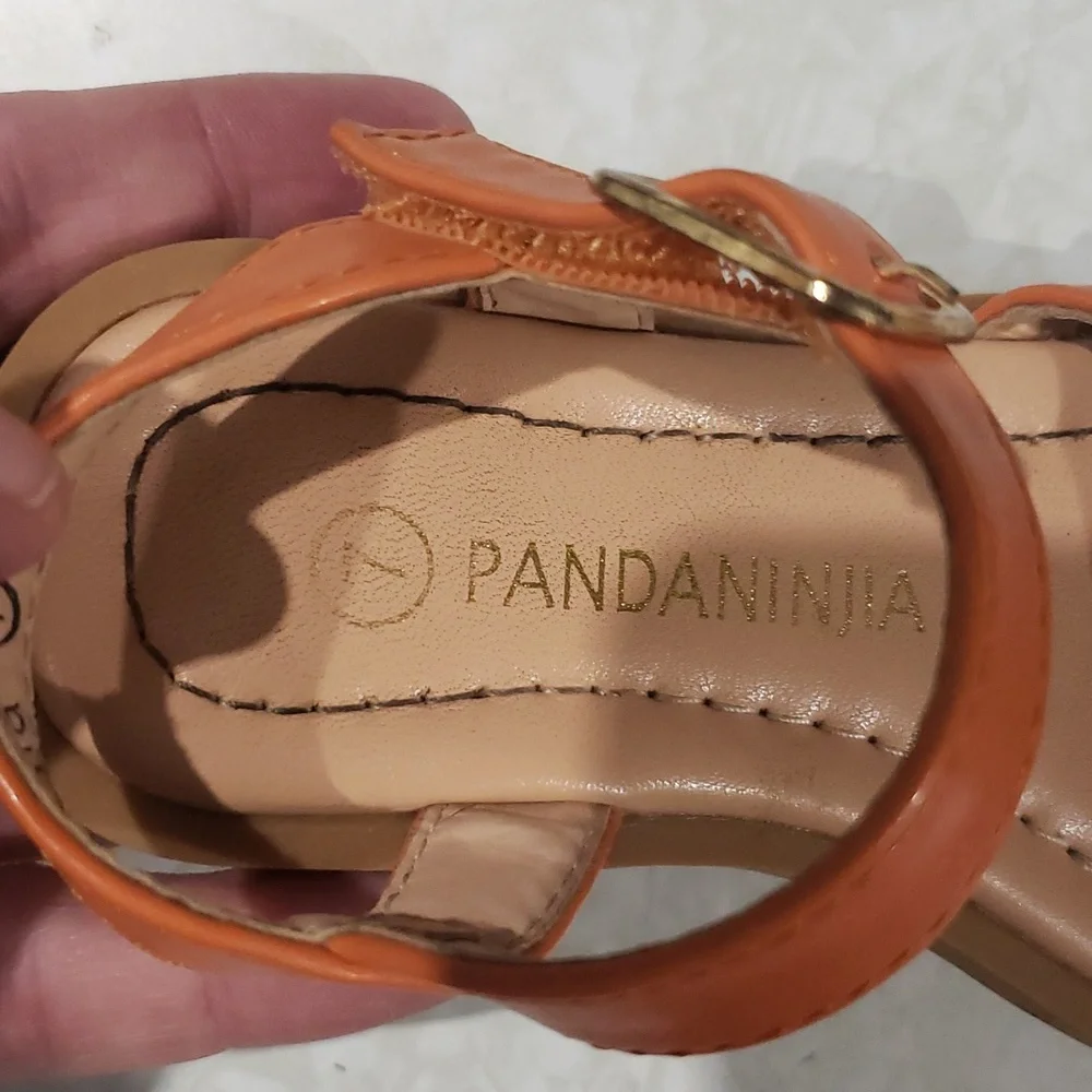 Pandaninia Sandles size 7‎